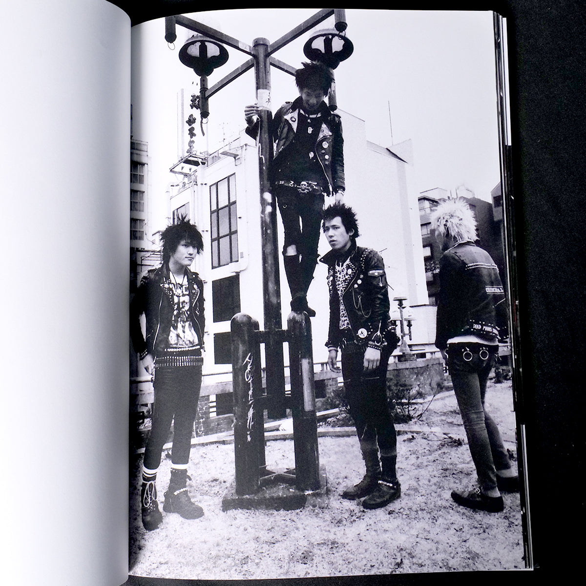 PHOTO AND DESTROY - Fuyuki Kataoka